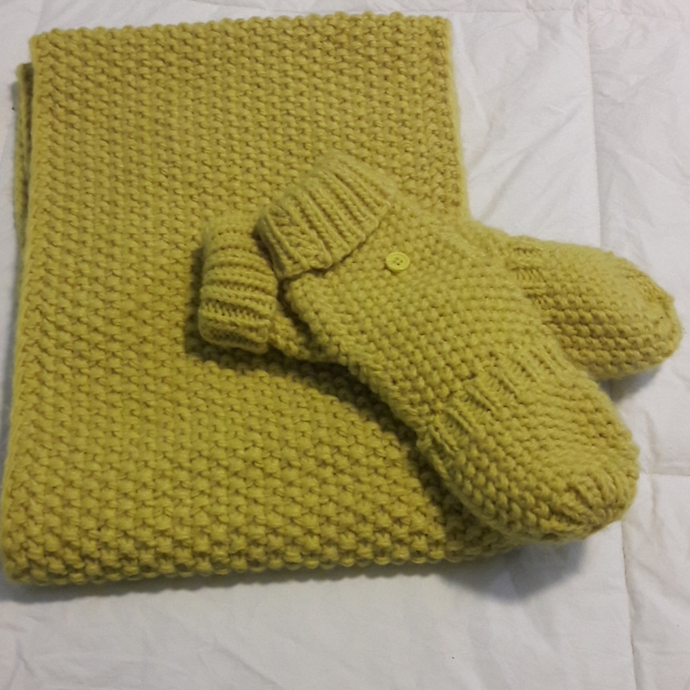 Scarf and glove set